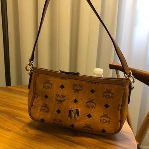 MCM visetos pochette